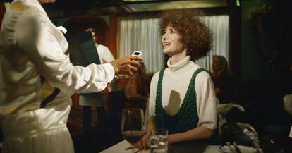Miranda July en una secuencia de 'Somebody'.