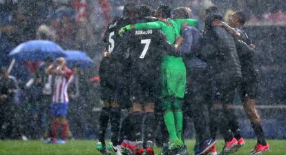 Madridistas comemoram a classificação à final.