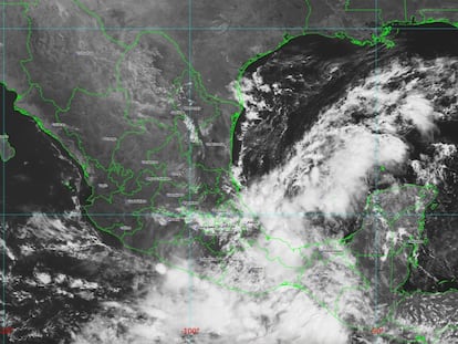 La depresión tropical Once-E se aproxima a las costas del sur de México, el 2 de octubre de 2024.