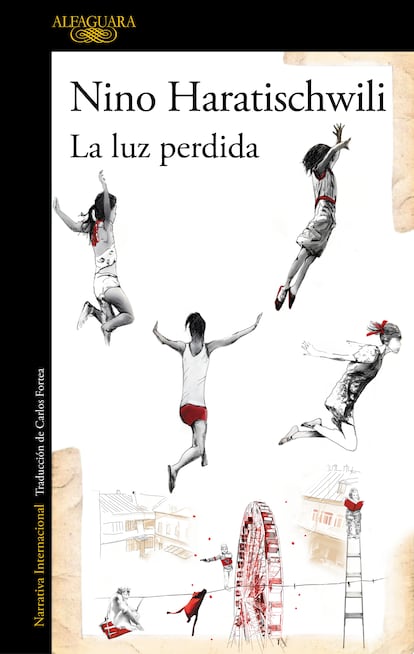 Portada de 'La luz perdida', de Nino Haratischwili. EDITORIAL ALFAGUARA PENGUIN