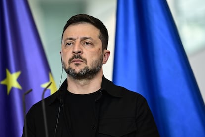 El presidente de Ucrania, Volodímir Zelenski, ha declarado este viernes que la cumbre de Alaska entre Trump y Putin debería abrir la vía para un diálogo a tres bandas sobre la paz.