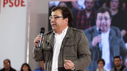 El secretario general de los socialistas extreme&ntilde;os, Guillermo Fern&aacute;ndez Vara, durante su intervenci&oacute;n en un acto p&uacute;blico en M&eacute;rida.