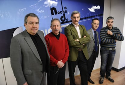 De izquierda a derecha, el asesor de la dirección de ETB Julián Pavón; Landaburu; el director de ETB, Miguel Ángel Idigoras; el director general de Expressive, Aitor Gabiña, y el realizador Antonio Cristóbal, ayer en la presentación de la serie.