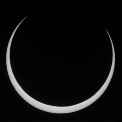 A las 10.56 comenzaba la fase de anularidad del eclipse. El sol se convertía a esa hora en un fino anillo luminoso alrededor de la luna.
