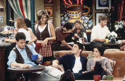 Quién dice mejor que ella eso de: "¿Quieres un café, encanto?". Una momento de la serie 'Friends' (1994).