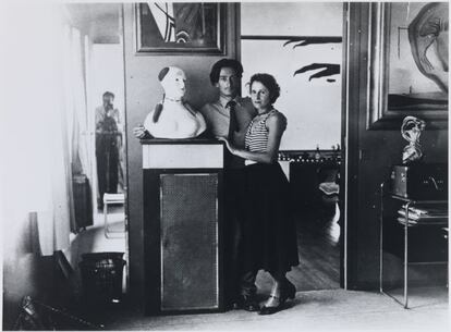 BRASSAÏ. Dalí et Gala dans son appartement de Paris, 1932. Droits d’image de Gala et Salvador Dalí réservés. Fundació Gala-Salvador Dalí, Figueres, 2012