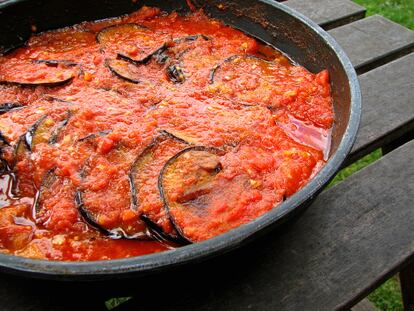 Berenjenas en salsa de tomate y ajo