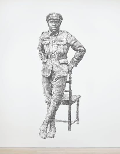 Dibujo en tiza negra de la exposición ‘Protest and Remembrance’, de Barbara Walker, 2019.