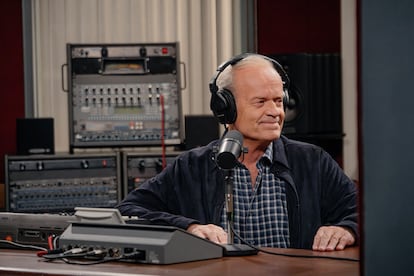 Kelsey Grammer en su papel de Frasier Crane en la segunda temporada de la serie homnima.