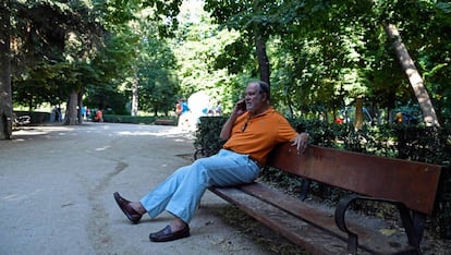 Juan Chicharro, presidente de la Fundación Francisco Franco, en el parque de El Retiro de Madrid.