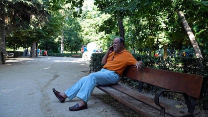 Juan Chicharro, presidente de la Fundación Francisco Franco, en el parque  de El Retiro de Madrid.