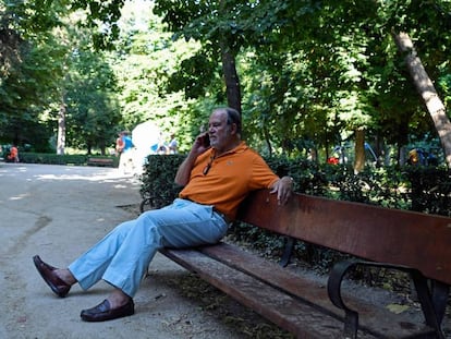 Juan Chicharro, presidente de la Fundación Francisco Franco, en el parque  de El Retiro de Madrid.