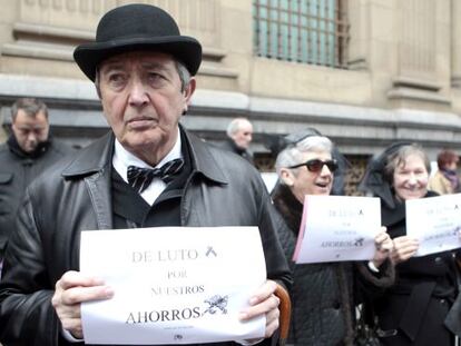 Varios de los participantes en la concentración de protsta en Bilbao.