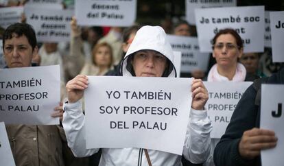 Manifestació a Sant Andreu de la Barca en suport dels professors denunciats per la Fiscalia.