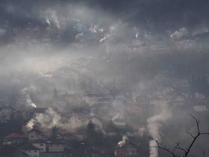 Sarajevo, en invierno, con las calefacciones contaminantes a pleno rendimiento.