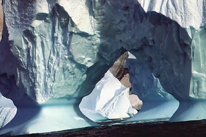 Las masas de hielo antártico y el agua componen un reino de luces increíbles. Es el atractivo de una belleza única -y peligrosa- en el planeta.