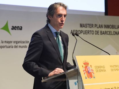 El ministro de Fomento, &Iacute;&ntilde;igo de la Serna, durante la presentaci&oacute;n este mi&eacute;rcoles del Master Plan Inmobiliario del Aeropuerto de El Prat.