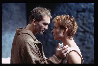 Los actores Zoe Wanamaker y Andrew Howard en 'Electra', representada en el Festival de Teatro de Chichester.