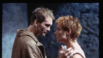 Los actores Zoe Wanamaker y Andrew Howard en 'Electra', representada en el Festival de Teatro de Chichester.