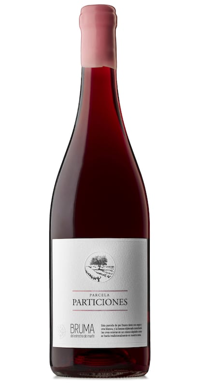 ------ PIE DE FOTO------ Parcela Particiones 2023. Rosado, DO Jumilla. Bruma del Estrecho de Marín.
60% Monastrell, 40% Airén. 11,5% vol. 12 euros