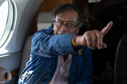 Gustavo Petro viajando hacia su tierra natal, Ciénaga de Oro, el 23 de abril de 2022.