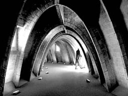 Aspecto de la buhardilla de La Pedrera poco después de su restauración en 1996 para reconvertirla en el Espai Gaudí.
Antoni Gaudí, en 1910.