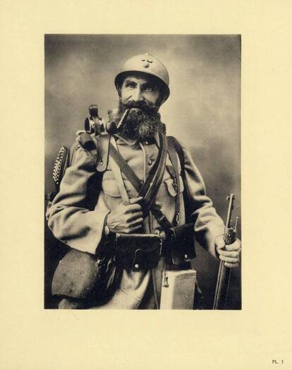 Soldado de la infantería francesa [Le Poilu], 1914-1915.