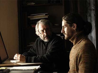 José Sacristán (a la izquierda) y Juan Diego Botto, en una imagen de <i>Roma,</i> de Adolfo Aristarain.