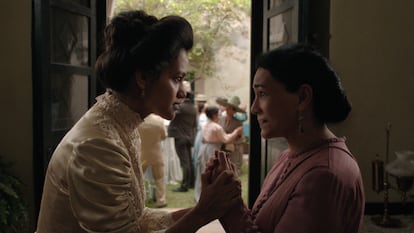 Ishbel Bautista como Doloritas y Dolores Heredia como Eduviges, en un fotograma de la película.