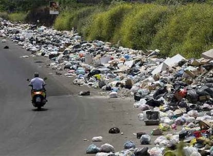 Una carretera de la localidad napolitana de Afragola el pasado viernes.