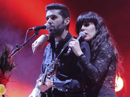 Alejandro Acosta y Nita, del grupo Fuel Fandango, en su concierto en el festival Actual.