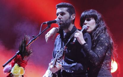 Alejandro Acosta y Nita, del grupo Fuel Fandango, en su concierto en el festival Actual.