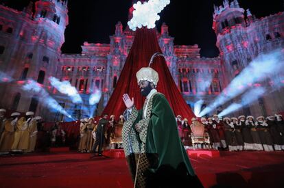 Cabalgata de Reyes por el centro de Madrid.