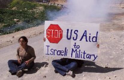 Protesta universitaria contra el bloqueo a las ciudades palestinas y la ayuda militar de EE UU a Israel, ayer en Ramala.