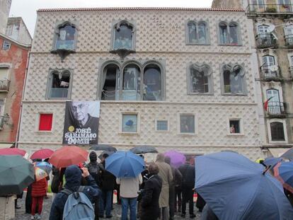 Homenaje a Saramago frente a la fundación que lleva su nombre, hoy en Lisboa.