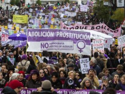 Las marchas en 40 ciudades exigen dotación económica para el acuerdo y condenan los vientres de alquiler y la prostitución