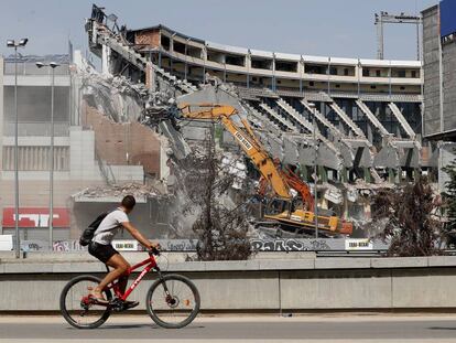 Obras de demolición del estadio Vicente Calderón, en una imagen tomada en julio.