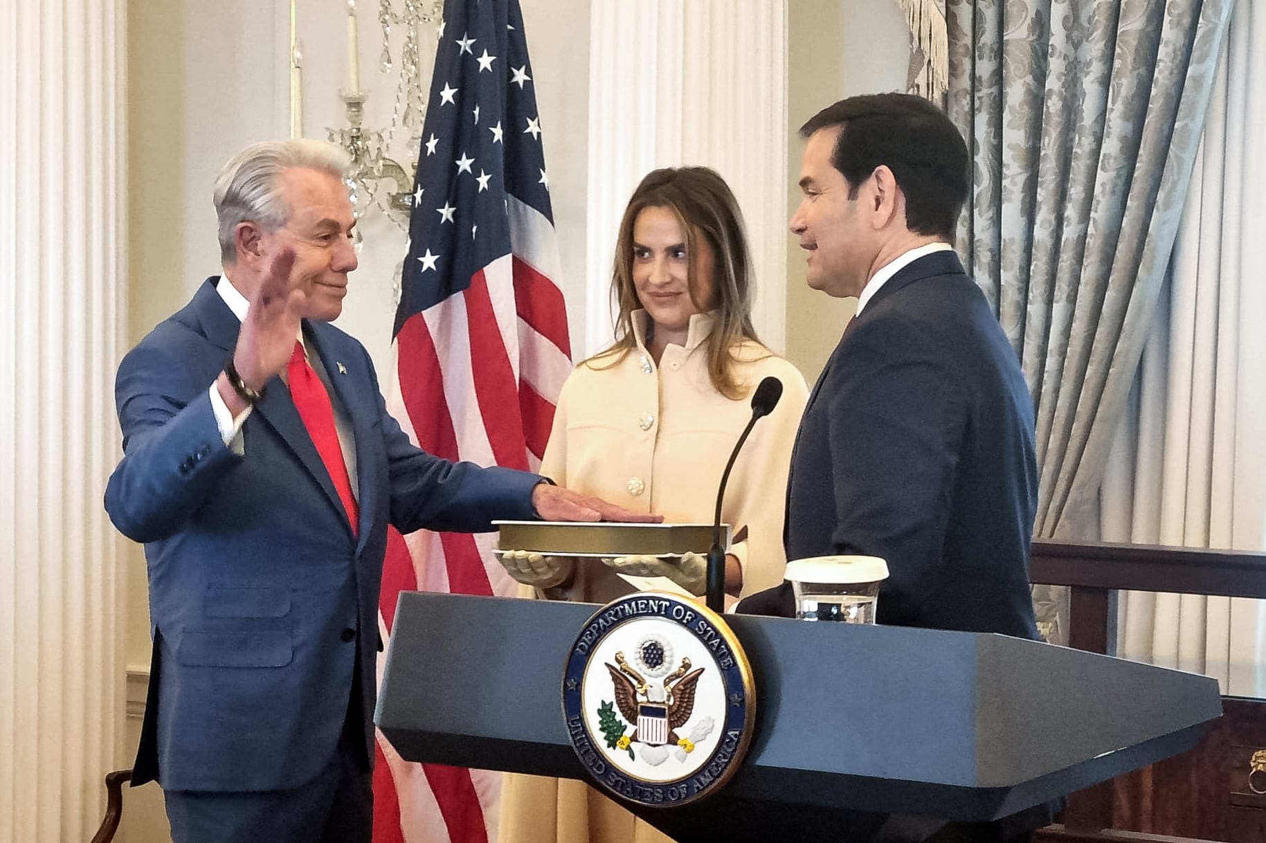 El embajador de Trump llega a Madrid tras año y medio con la Embajada vacante