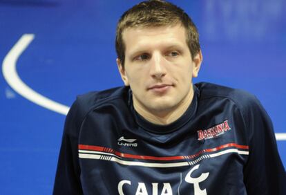 Mirza Teletovic en la cancha del Buesa Arena.