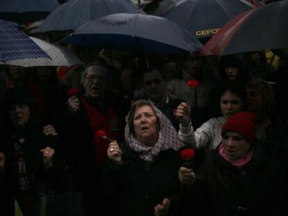 Manifestantes participan en una protesta contra la política económica del Gobierno portugués.