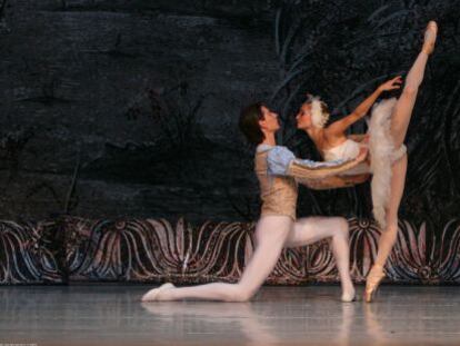 El Ballet Imperial Ruso en una representaci&oacute;n del &quot;Lago de los cisnes&quot;.