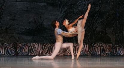 El Ballet Imperial Ruso en una representaci&oacute;n del &quot;Lago de los cisnes&quot;.