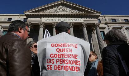 Manifestacion de pensionistas frente al Congreso de los Diputados.