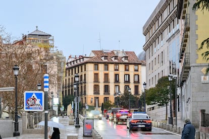 El convoy de traslado del Cuarteto Palatino a su llegada al Teatro Real, el lunes 20 de enero.