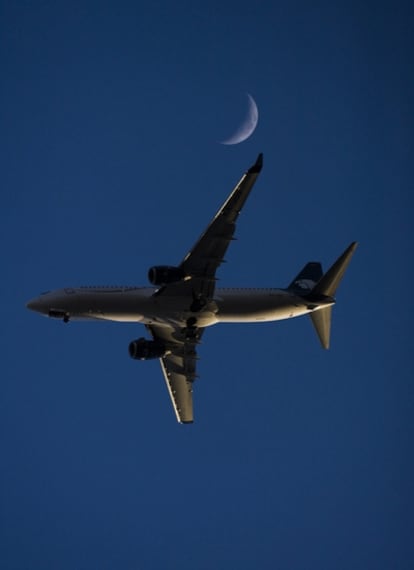 Avion sobrevuela México