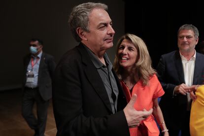 La vicepresidenta Díaz sonríe junto al expresidente Zapatero, este miércoles en la Universidad de Río de Janeiro.