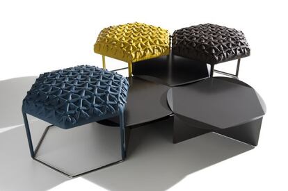 Mesa-puf Hive, del estudio suizo Atelier Oï.