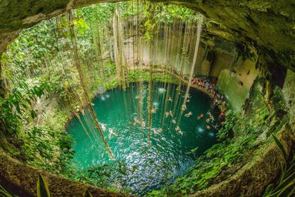 Los cenotes son uno en los alicientes de los alrededores de Cancún.