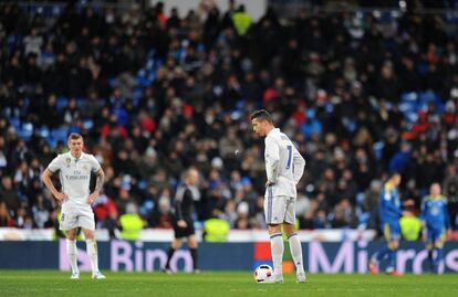 Cristiano Ronaldo escupe despu&eacute;s del primer gol del Celta en el Bernab&eacute;u. 
