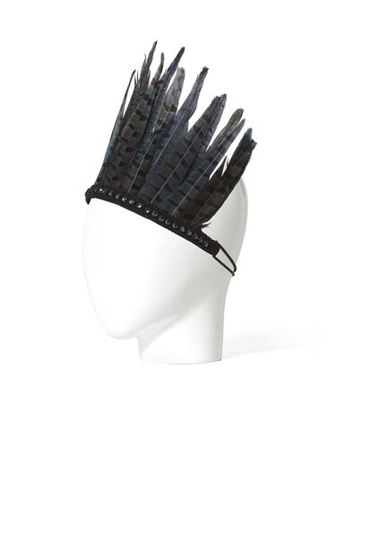 Diadema de plumas de Zara. Precio: 15,95 euros.